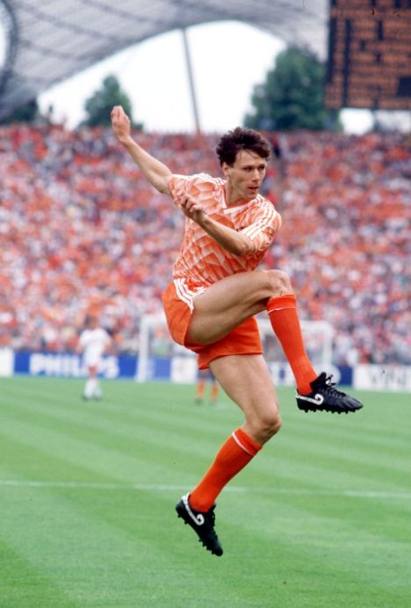 Van Basten segna il fantastico gol contro l&#39;Urss nella finale dell&#39;Europeo 1988.